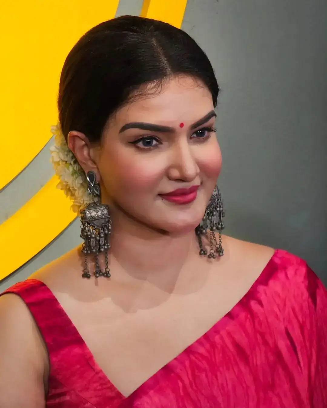 TRADITIONAL MALAYALAM ACTRESS HONEY ROSE IN RED SAREE 6